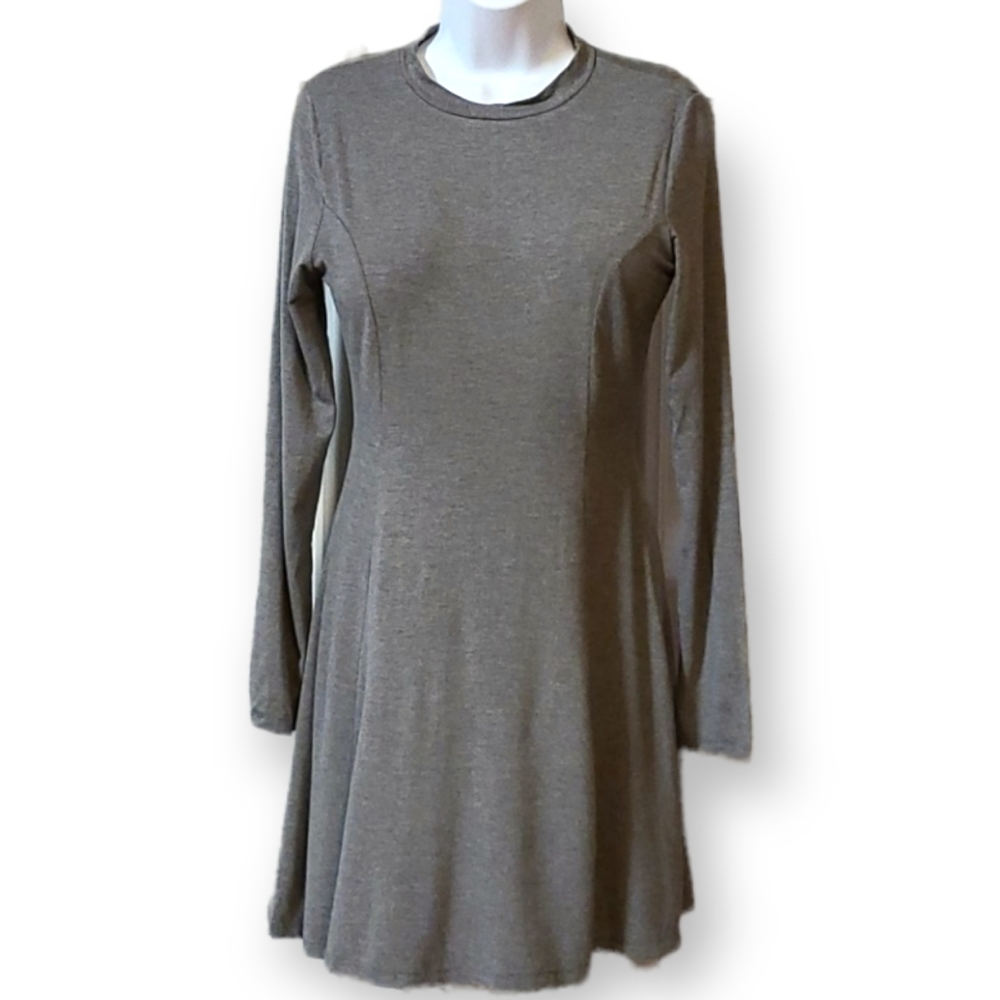RDI Gray Long Sleeved Crew Neck Neutral Dress.